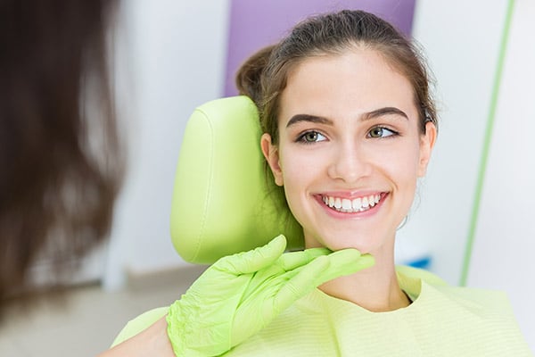 What Does The Dental Hygienist At A Dental Practice Do?